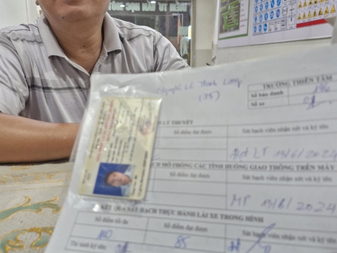 Long đã nhận bằng