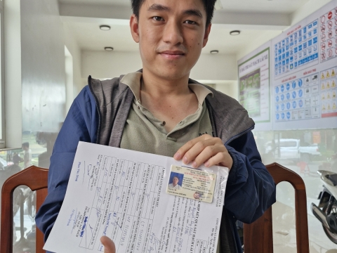 Minh đã nhận bằng