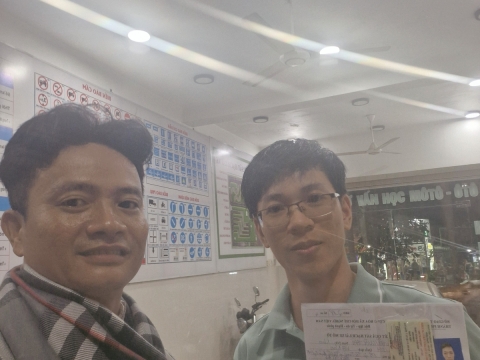 Quốc thái nhận bằng