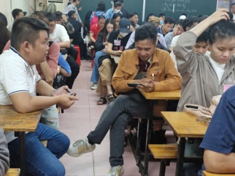 Hội trường chờ thi