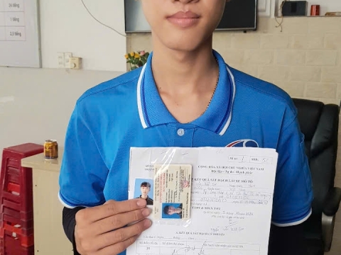 Lãm đã nhận bằng