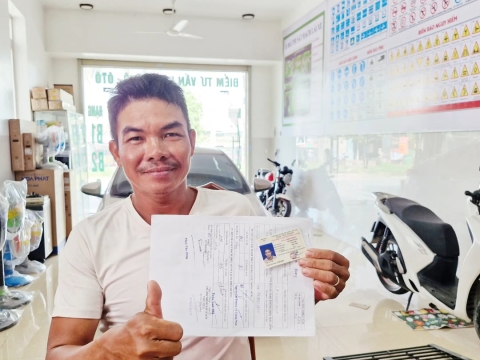 Phụng đã nhận bằng