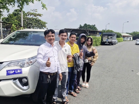 Cùng bạn hs trường thi