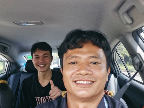 Nhân bắt đầu tập lái xe