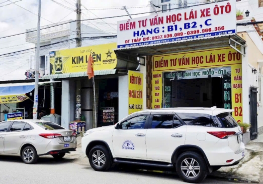 Điểm Tiếp Tư Vấn Học Lái  Oto Thầy Chí